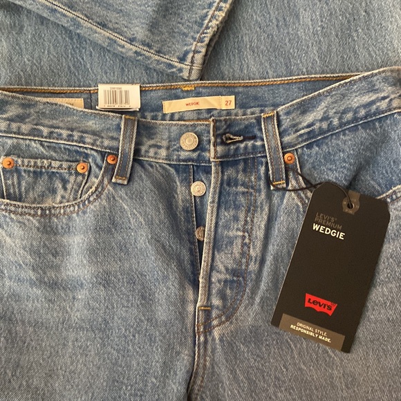 Levi’s Wedgie Icon in Athens Pushed - Picture 5 of 7